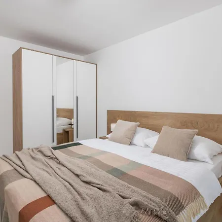 Pet Friendly In * Kraljevica